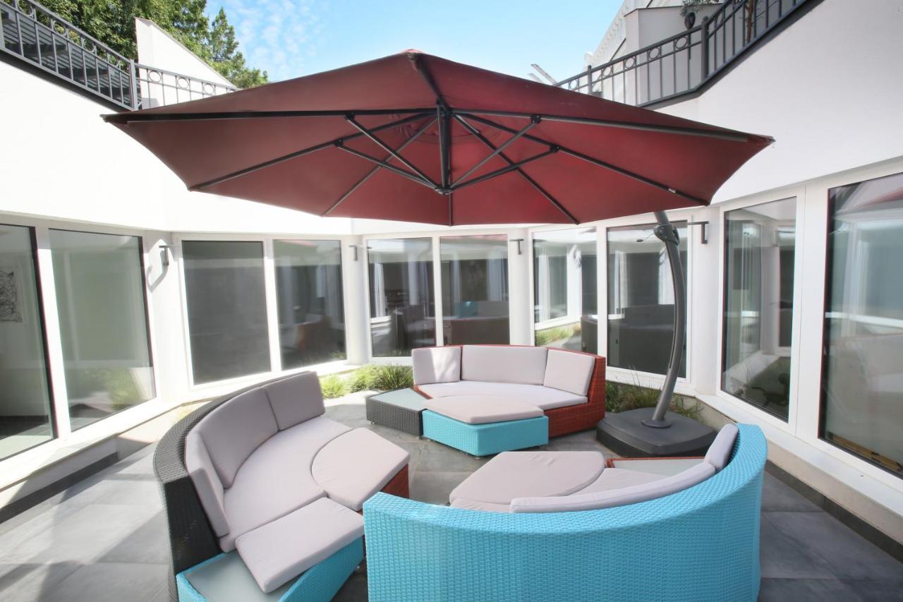 25H Spa-Residenz Pools In & Out, Private Garden & Beach Нойзидль-ам-Зе Экстерьер фото