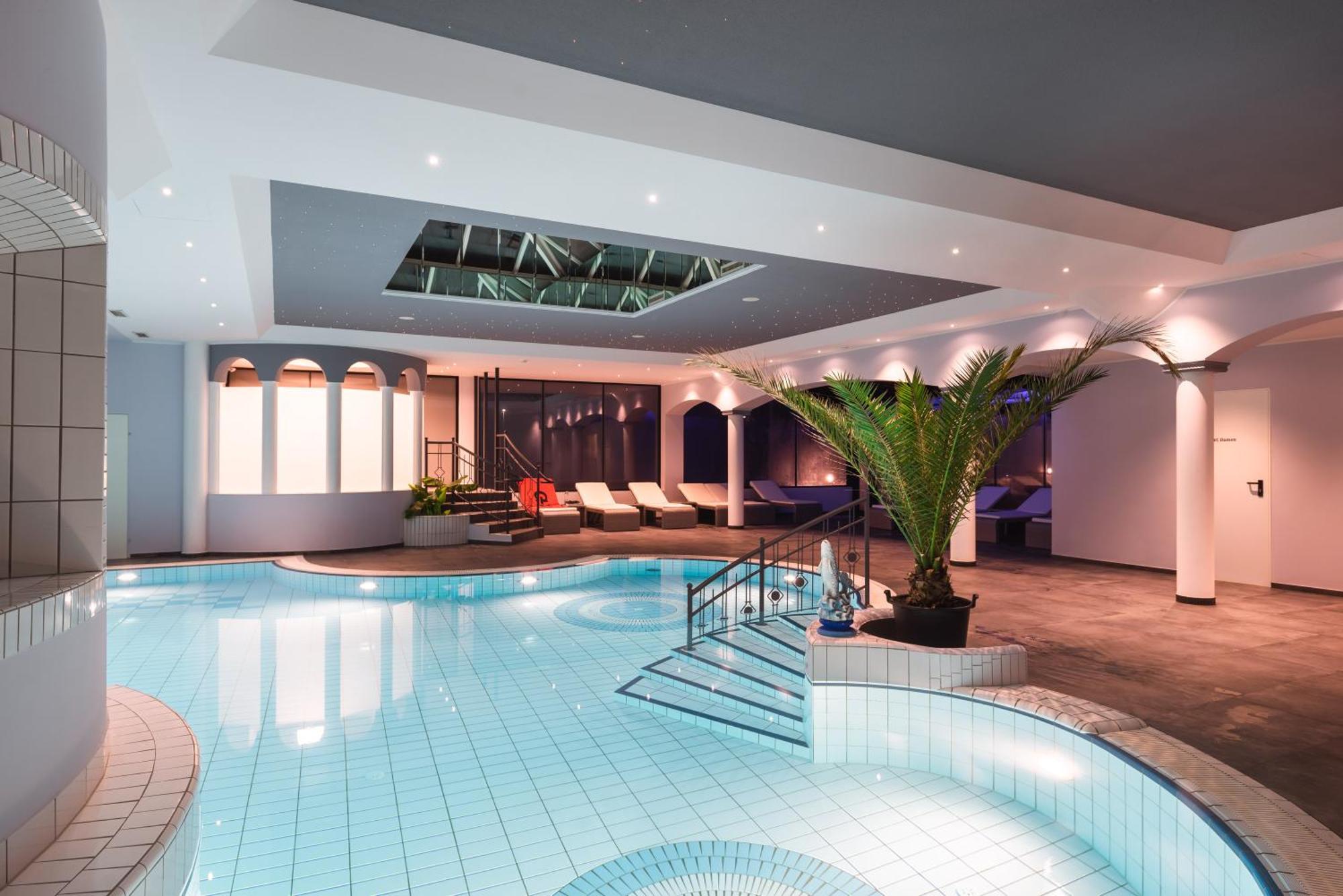 25H Spa-Residenz Pools In & Out, Private Garden & Beach Нойзидль-ам-Зе Экстерьер фото